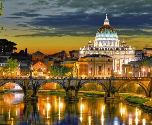 Twinkling Christmas Markets & Mediterranean Coastlines - Gallery Image