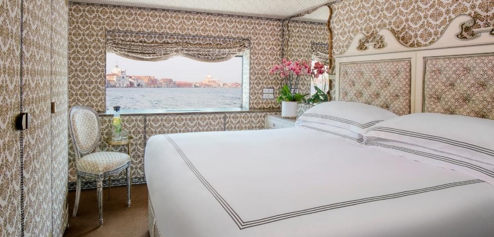 Deluxe Stateroom Image