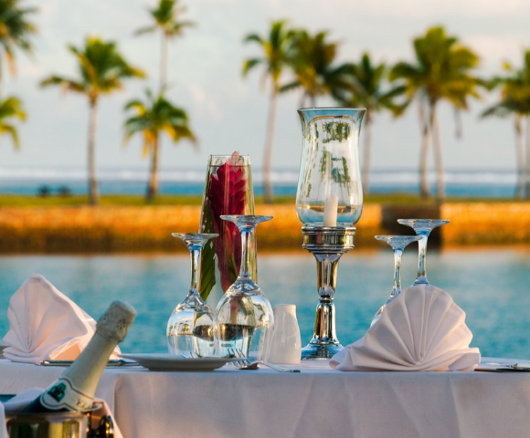 my-fiji-dining-by-the-pool-at-the-naviti-resort