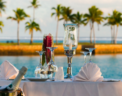 my-fiji-dining-by-the-pool-at-the-naviti-resort