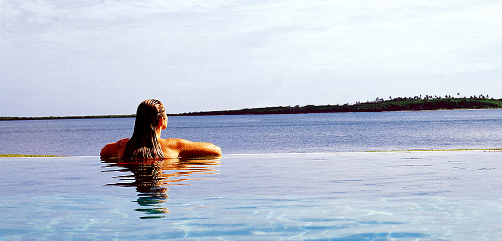 my-fiji-girl-in-infinity-pool-at-sheraton-denarau-villas