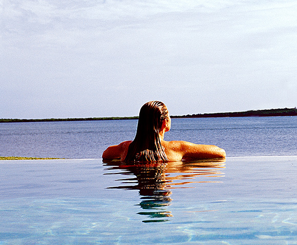 my-fiji-girl-in-infinity-pool-at-sheraton-denarau-villas