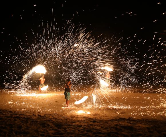 My-FIJI-Robinson-Crusoe-Tours-Sunset-Dinner-Cruise-performers-fire-show