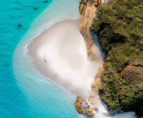 AUSTRALIA-WA-ESPERANCE-AND-THE-GOLDEN-OUTBACK-birds-eye-beach-calm-MY-HOLIDAY