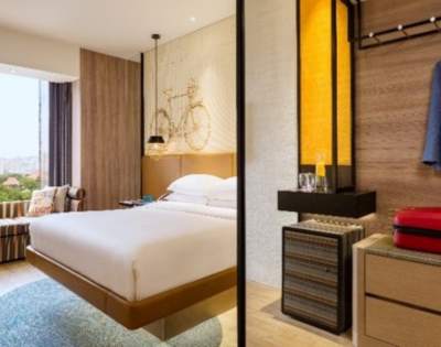 MY-HOLIDAY-Club-Room-Interior-at-Jen-Singapore-Tanglin-by-Shangri-La