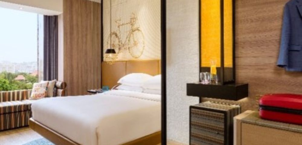 MY-HOLIDAY-Club-Room-Interior-at-Jen-Singapore-Tanglin-by-Shangri-La