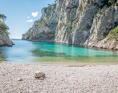 MY-HOLIDAY-EUROPE-FRANCE-MARSEILLE-river-through-rock-walls