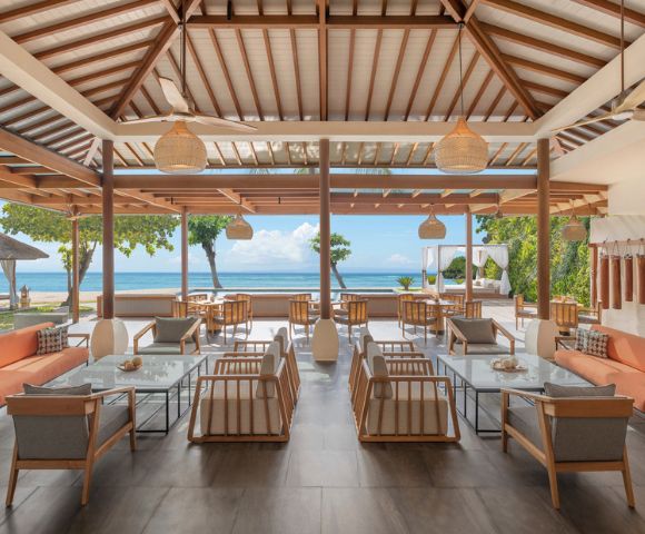 MY-HOLIDAY-Lounge-overlooking-the-beach-at-Hyatt-Regency-Phuket-Resort