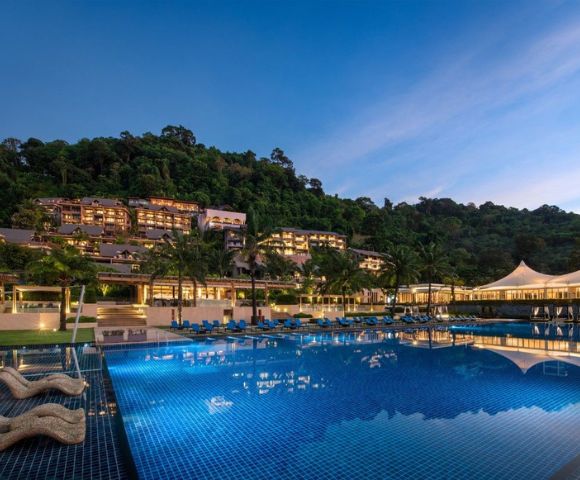 MY-HOLIDAY-Hyatt-Regency-Phuket-Resort-over-view-of-pool-and-seating