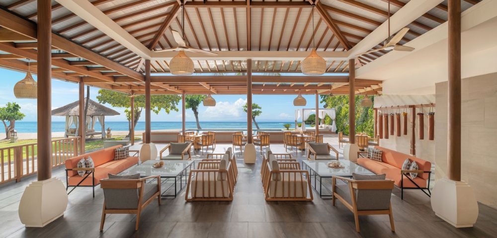 MY-HOLIDAY-Lounge-overlooking-the-beach-at-Hyatt-Regency-Phuket-Resort