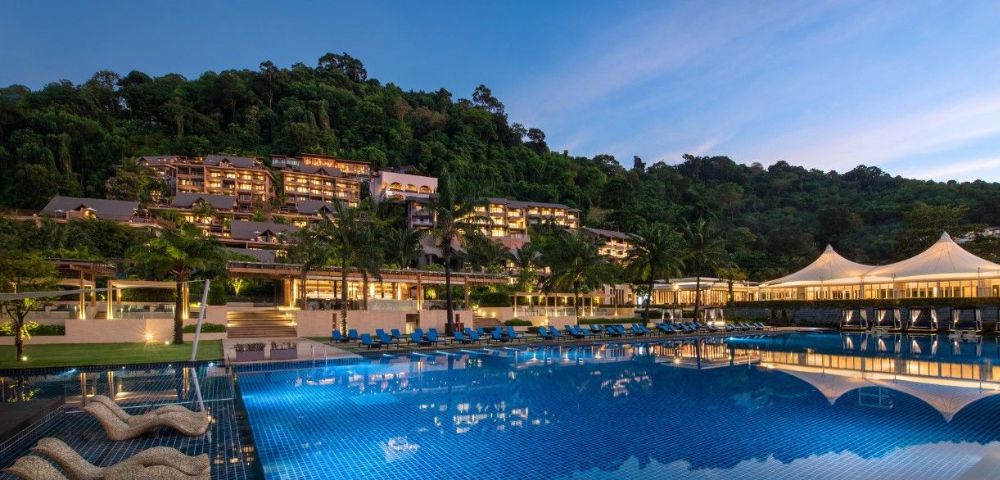 MY-HOLIDAY-Hyatt-Regency-Phuket-Resort-over-view-of-pool-and-seating