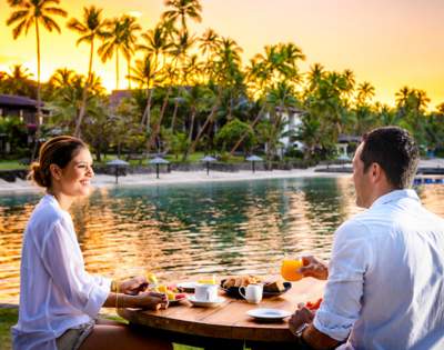 MYHOLIDAY-THE-WARWICK-FIJI-COUPLE-HAVING-AFTERNOON-TEA-ON-BEACHFRONT-TABLE
