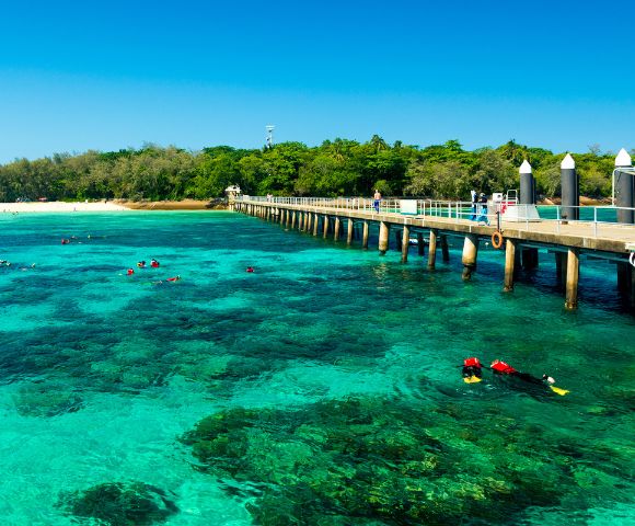 MY-HOLIDAY-Rydges-Esplanade-Resort-Cairns-Ocean-and-pier-beach