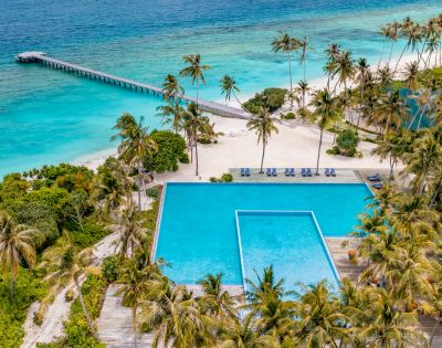 MY-HOLIDAY-Aerial-shot-of-Siyam-World-Resort-pool-and-ocean-in-Maldives