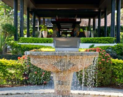 MYHOLIDAY-THE-NAVITI-RESORT-WATER-FEATURE-IN-GARDEN-IN-FRONT-OF-RESORT