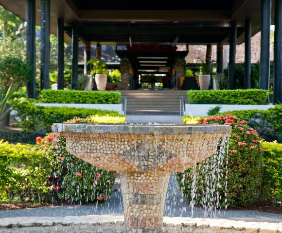 MYHOLIDAY-THE-NAVITI-RESORT-WATER-FEATURE-IN-GARDEN-IN-FRONT-OF-RESORT