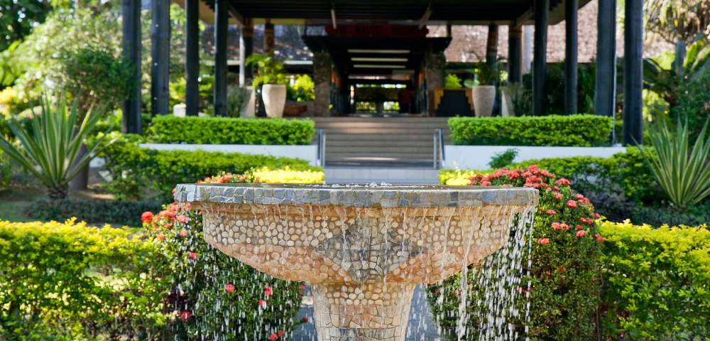 MYHOLIDAY-THE-NAVITI-RESORT-WATER-FEATURE-IN-GARDEN-IN-FRONT-OF-RESORT