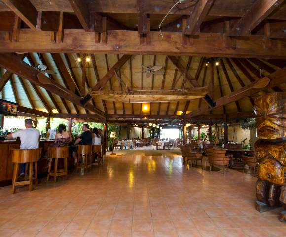 MYHOLIDAY-SANCTUARY-RAROTONGA-ON-THE-BEACH-INTERIOR-OF-BAR-AND-RESTAURANT