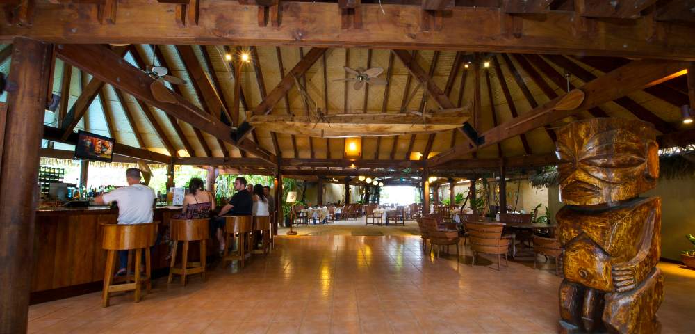 MYHOLIDAY-SANCTUARY-RAROTONGA-ON-THE-BEACH-INTERIOR-OF-BAR-AND-RESTAURANT
