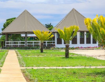MY-HOLIDAY-gardens-outdoor-areas-at-LANDERS-BAY-RESORT-&-SPA-in-fiji