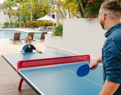 MYQUEENSLAND-MERCURE-GOLD-COAST-RESORT-father-and-son-playing-ping-pong