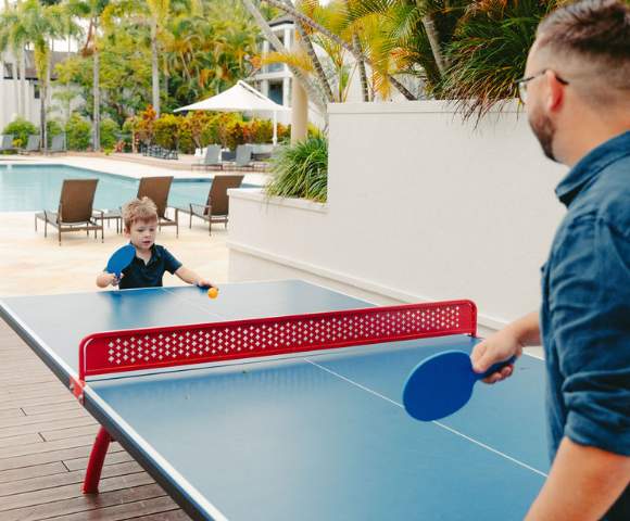 MYQUEENSLAND-MERCURE-GOLD-COAST-RESORT-father-and-son-playing-ping-pong