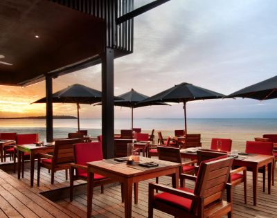 MY-HOLIDAY-Maravu-Restaurant-on-the-beach-during-sunset-at-Hilton-Fiji-Beach-Resort-and-Spa