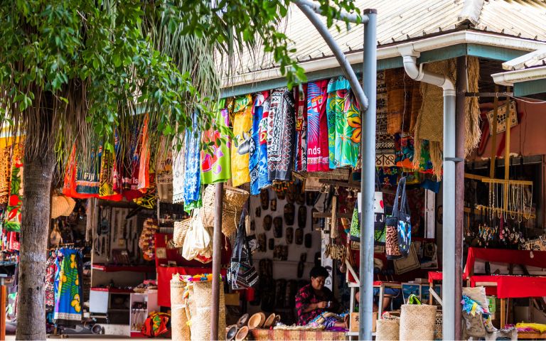 my-fiji-oven-bags-and-towels-hanging-from-local-market-stall-in-fiji