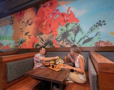 Two people eating at Maui Brewing at Outrigger Waikiki Beachcomber Hotel in Hawaii