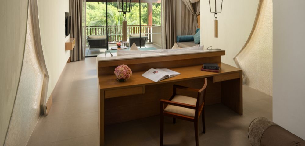 Premier Room, 1 King Bed - Hero Image