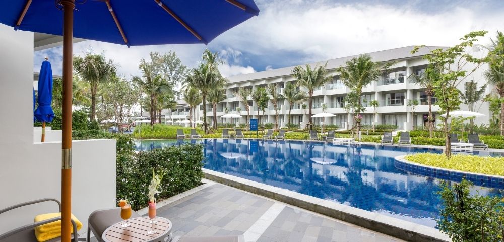 Deluxe Pool Access (Beach Wing) Image