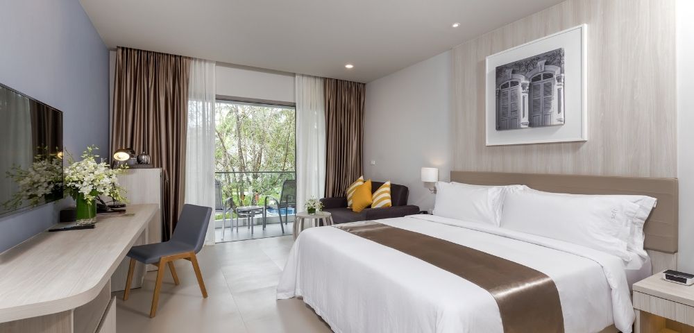 Deluxe Pool View (Beach Wing) Image