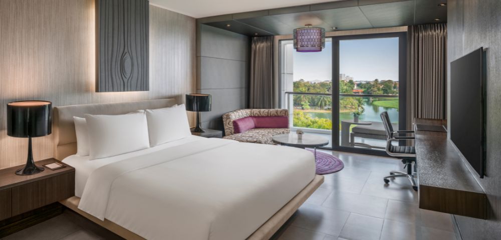 Deluxe Suite Golf View Image