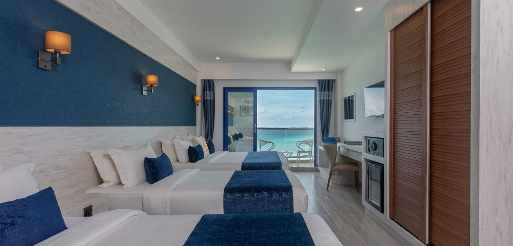 Deluxe Double Room Seaview with Balcony Image