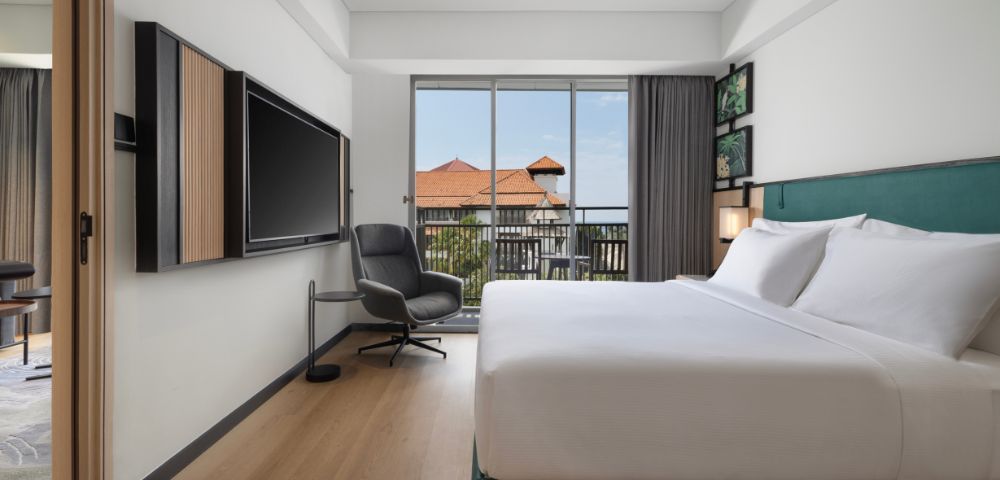 Deluxe Suite - Hero Image