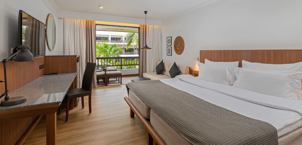 Deluxe (Beach Wing) - Hero Image