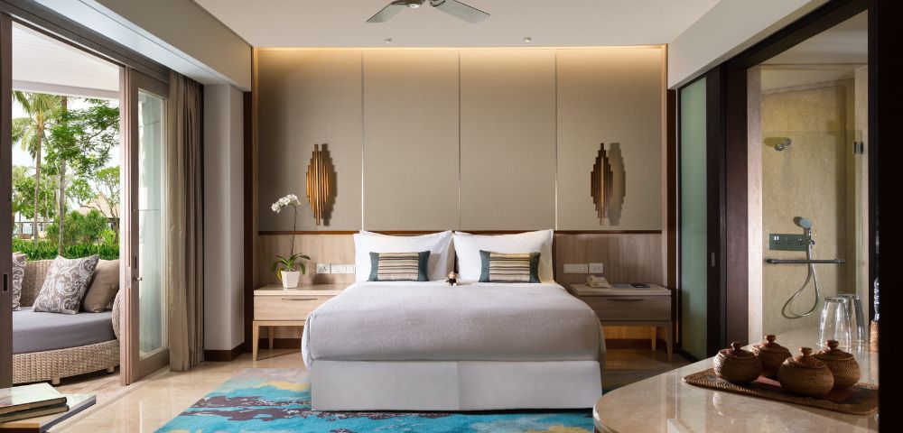 Deluxe Pool View Room Image