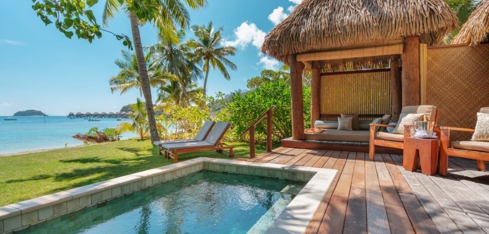 Deluxe Beachfront Bure Image