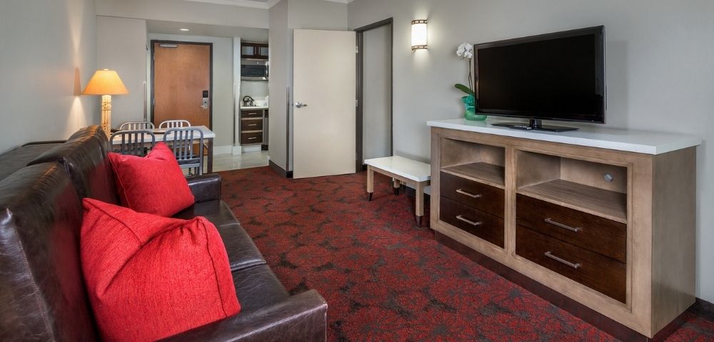 One Bedroom Suite with Full Kitchen - Hero Image