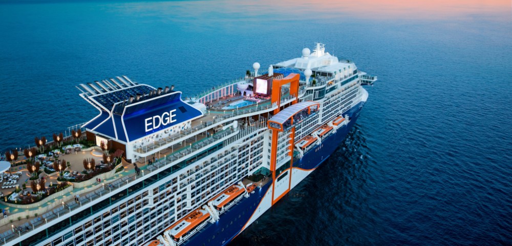 Cruise ship 
