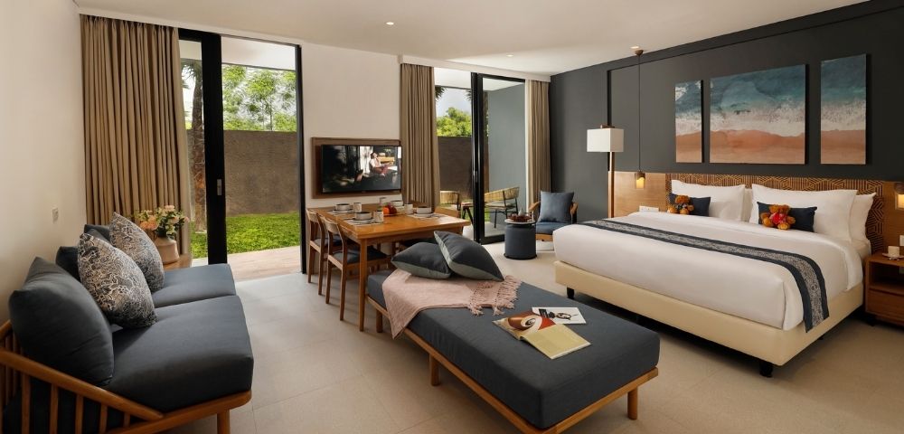 Deluxe Suite Room - Hero Image