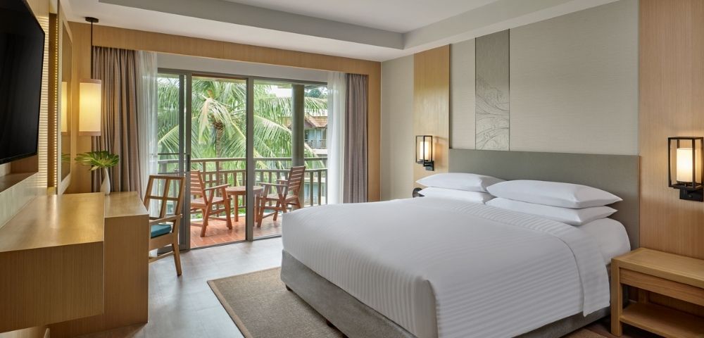 Guest Room Pool View King - Hero Image