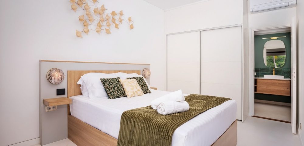 One Bedroom Garden Level Image