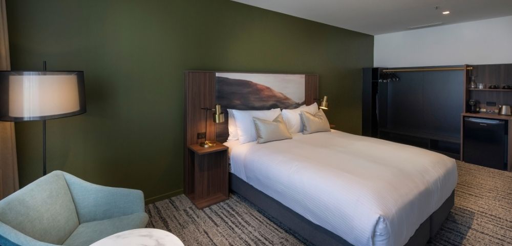 Deluxe Hotel Corner Room Image