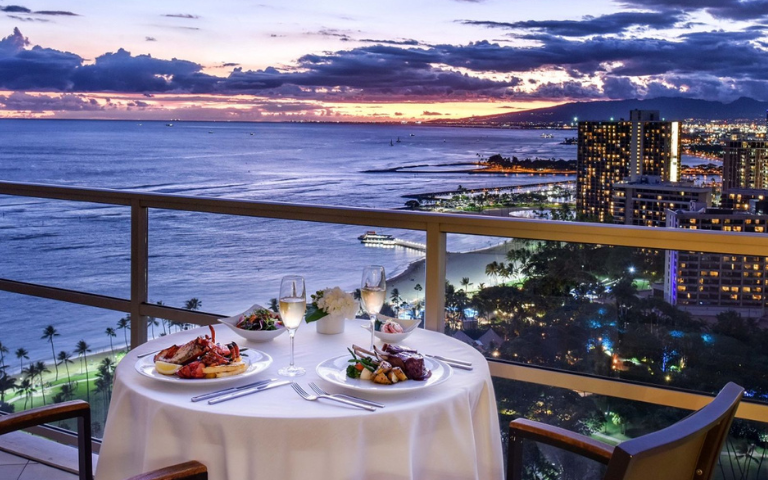 Our Favourite Honolulu Resorts by the Beach Banner Image