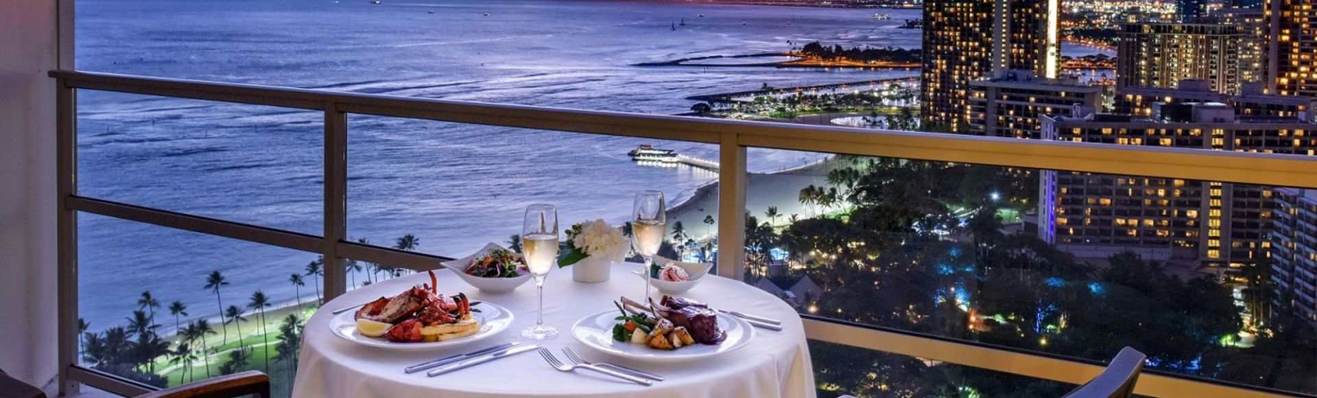 Our Favourite Honolulu Resorts by the Beach Banner Image